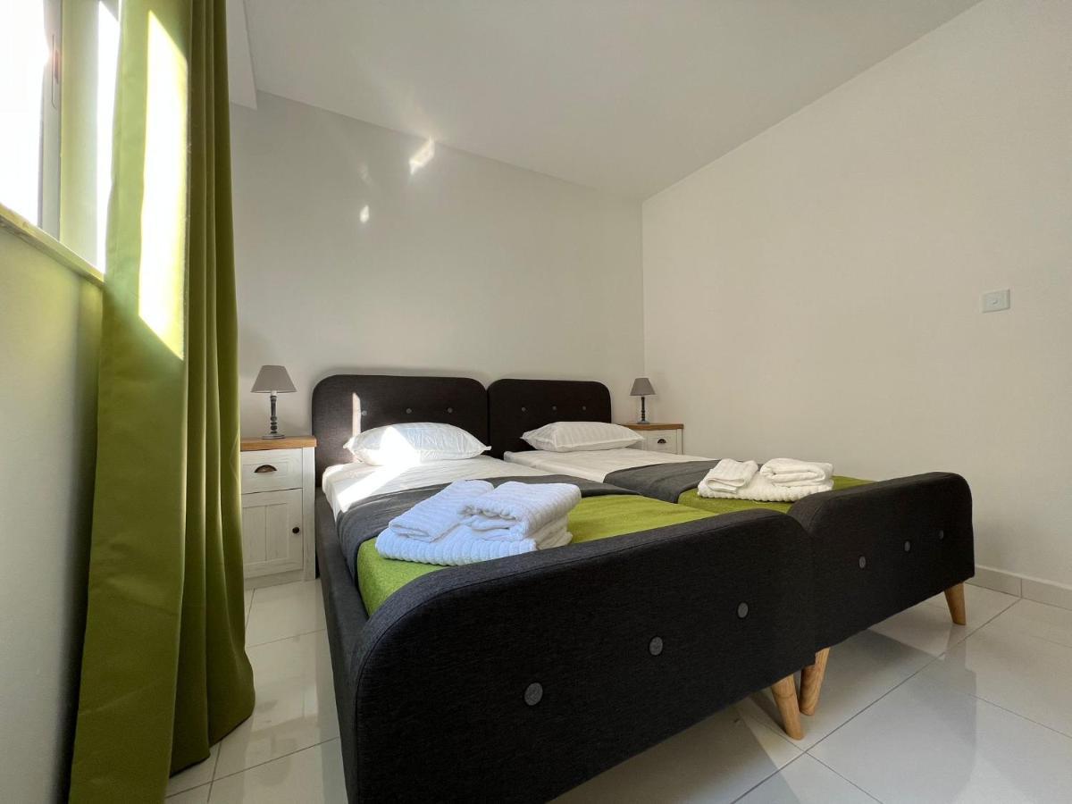 Brand New 2 Mins From Seafront