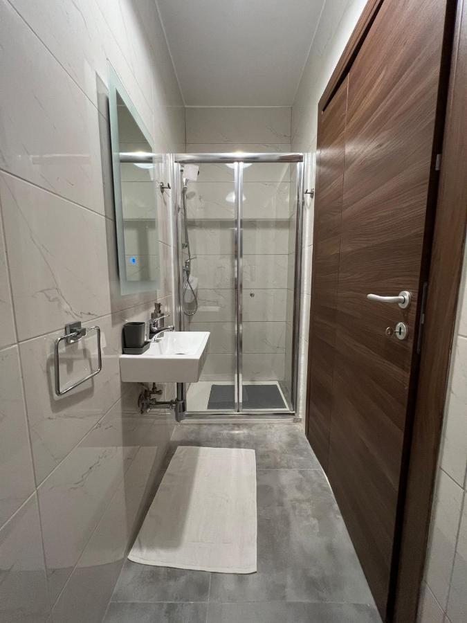 Brand New 2 Mins From Seafront Apartment