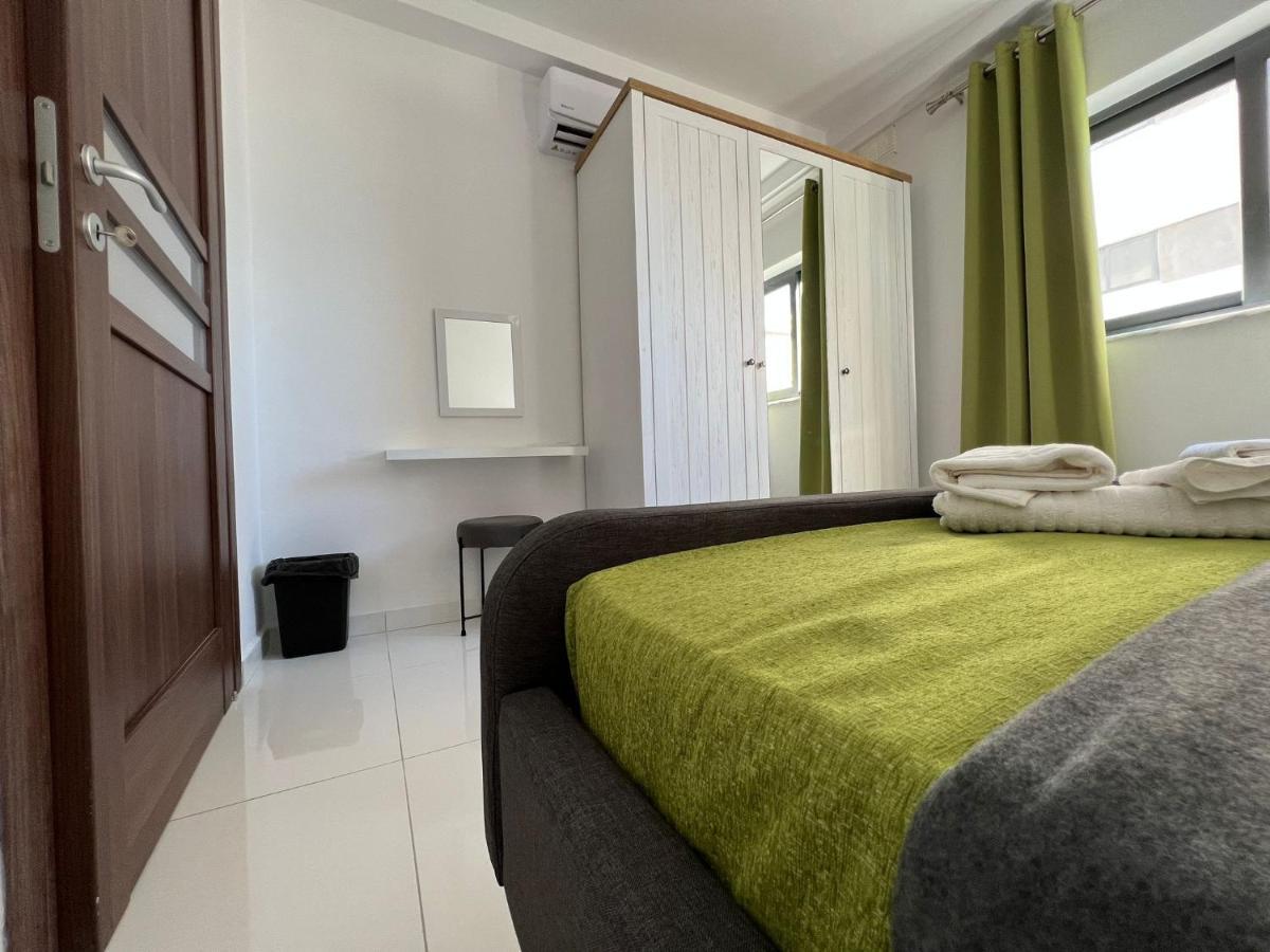 Brand New 2 Mins From Seafront